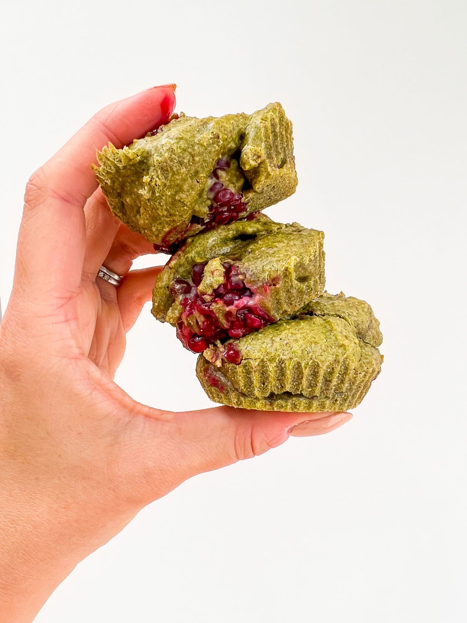Sophie's Healthy Kitchen | Spinach & Blackberry Muffins