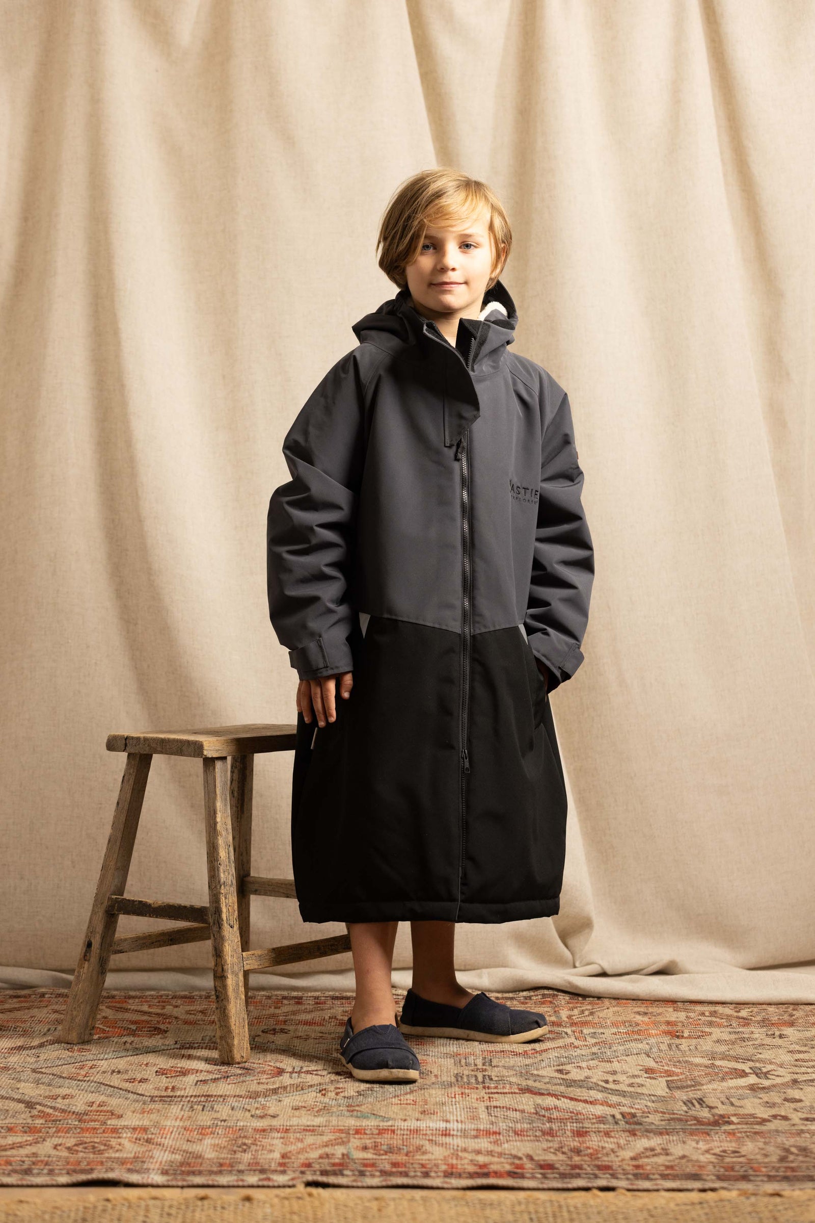 Kids Weatherproof Changing Robe | Black